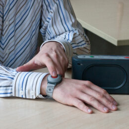 Medi häirenupp randmel ja hoolekandetelefon