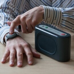 Medi häirenupp randmel ja hoolekandetelefon